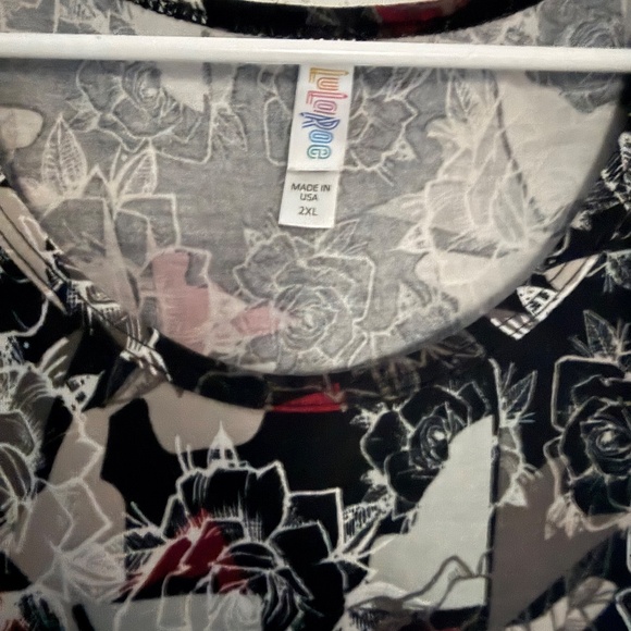 LulaRoe Classic T - Picture 2 of 2